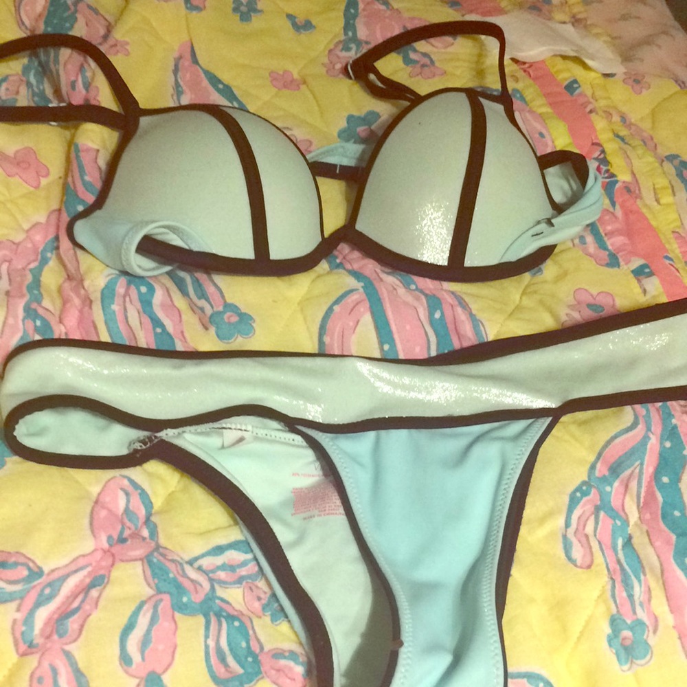 Victoria Secret Bikini SZ 32B and Small